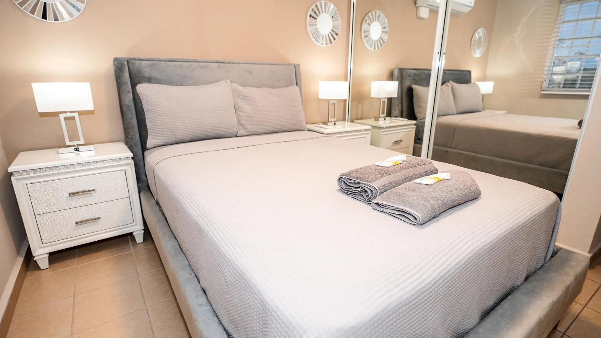 Luxury Retreat With Private Jacuzzi And Mountain Views Free Parking Apartamento Ponce