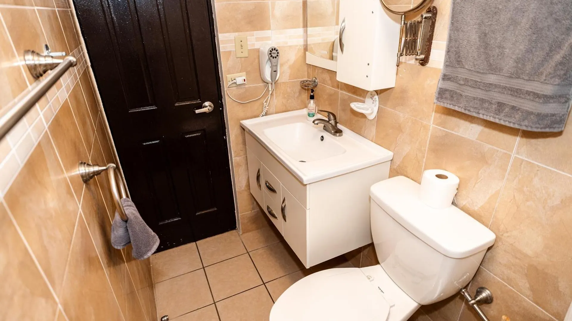 Luxury Retreat With Private Jacuzzi And Mountain Views Free Parking Apartamento Ponce