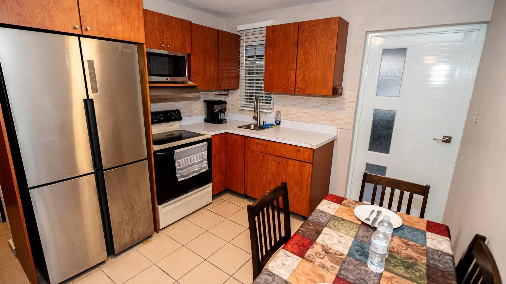 Luxury Retreat With Private Jacuzzi And Mountain Views Free Parking Apartamento Ponce